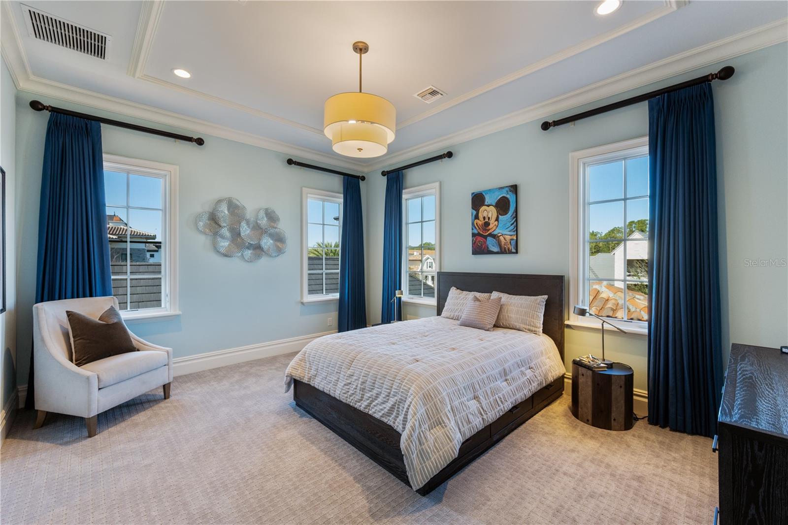 Image 24 of 45 For 10443 Los Feliz Drive