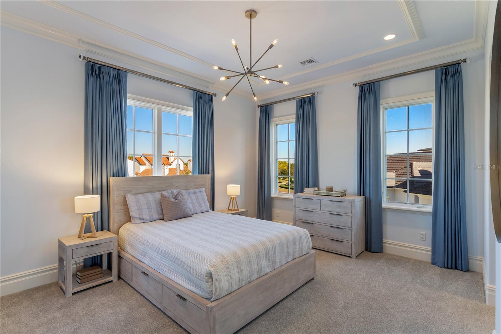 Image 25 of 45 For 10443 Los Feliz Drive