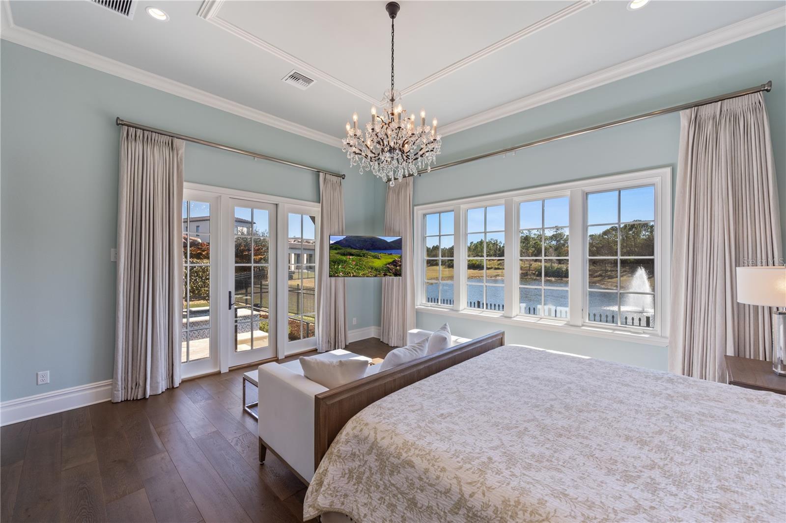 Image 26 of 45 For 10443 Los Feliz Drive