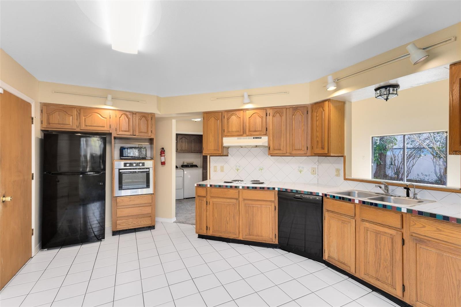 Image 7 of 33 For 9816 Tattersall Avenue