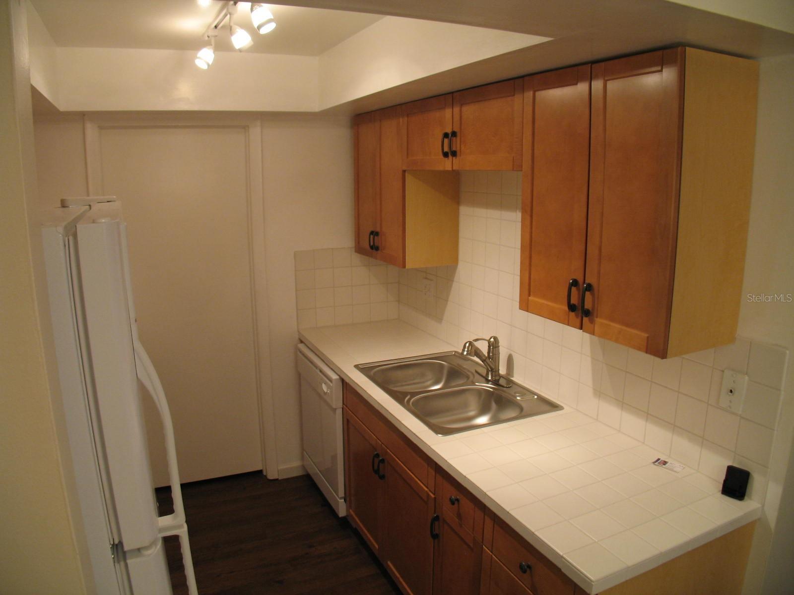 Image 6 of 12 For 510 Polaris Loop 106