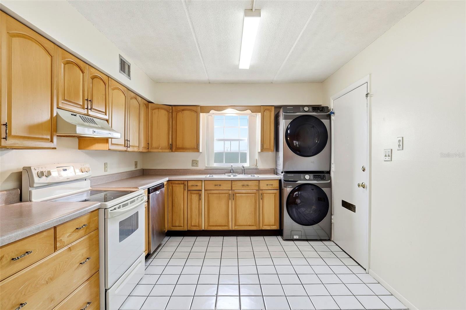 Image 15 of 30 For 525 Conway Road 49