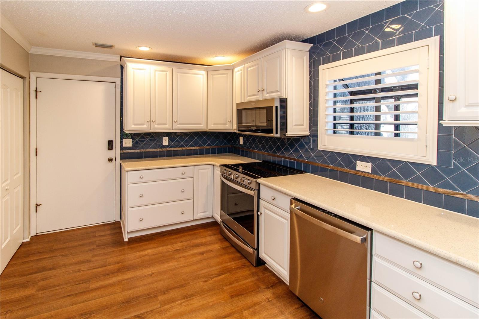 Image 11 of 49 For 2011 Arbor Drive