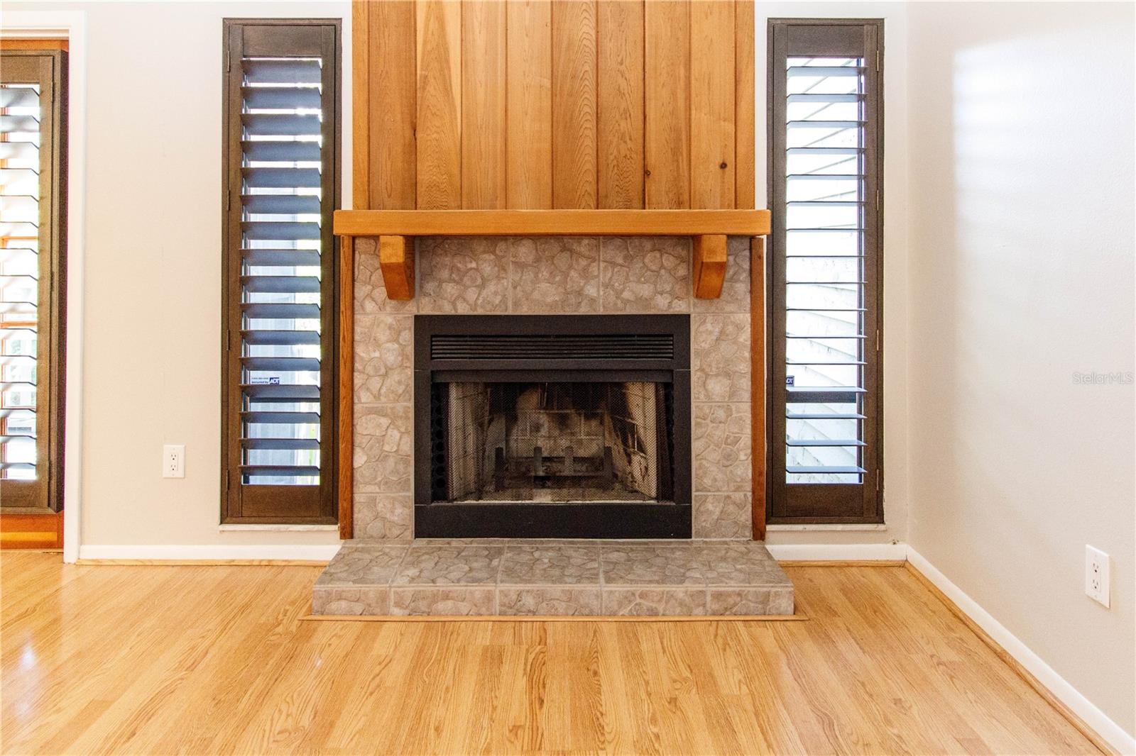 Image 14 of 49 For 2011 Arbor Drive