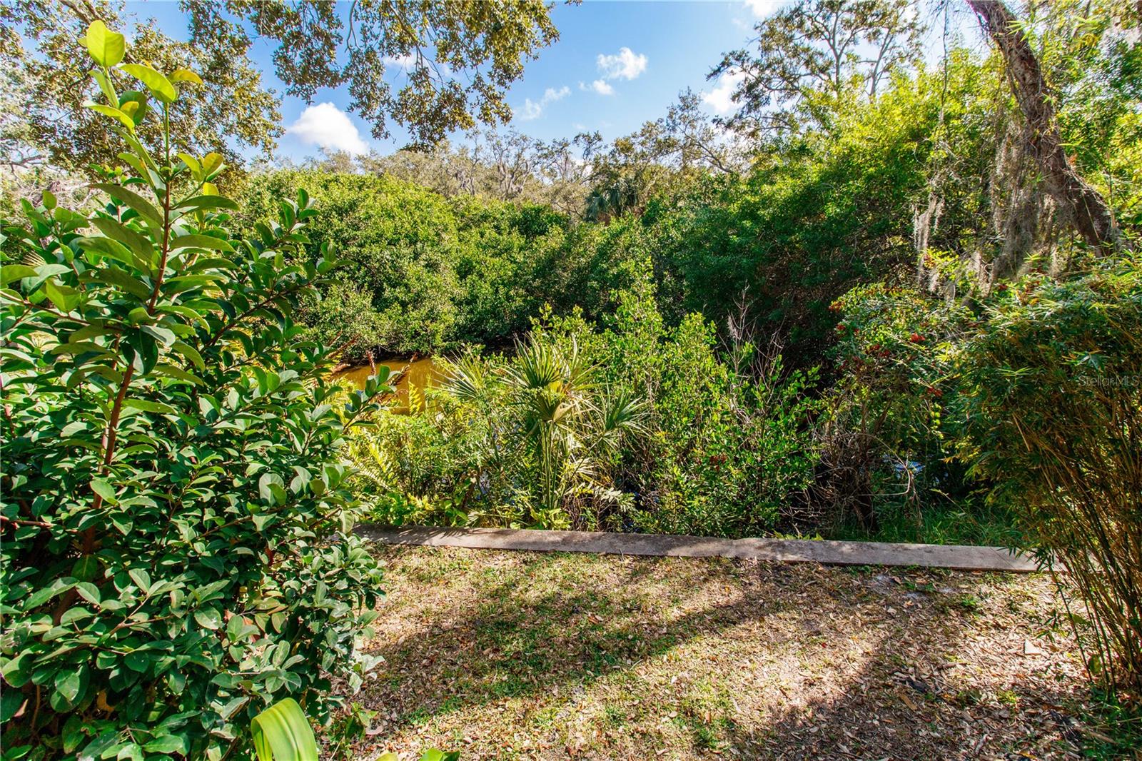 Image 17 of 49 For 2011 Arbor Drive