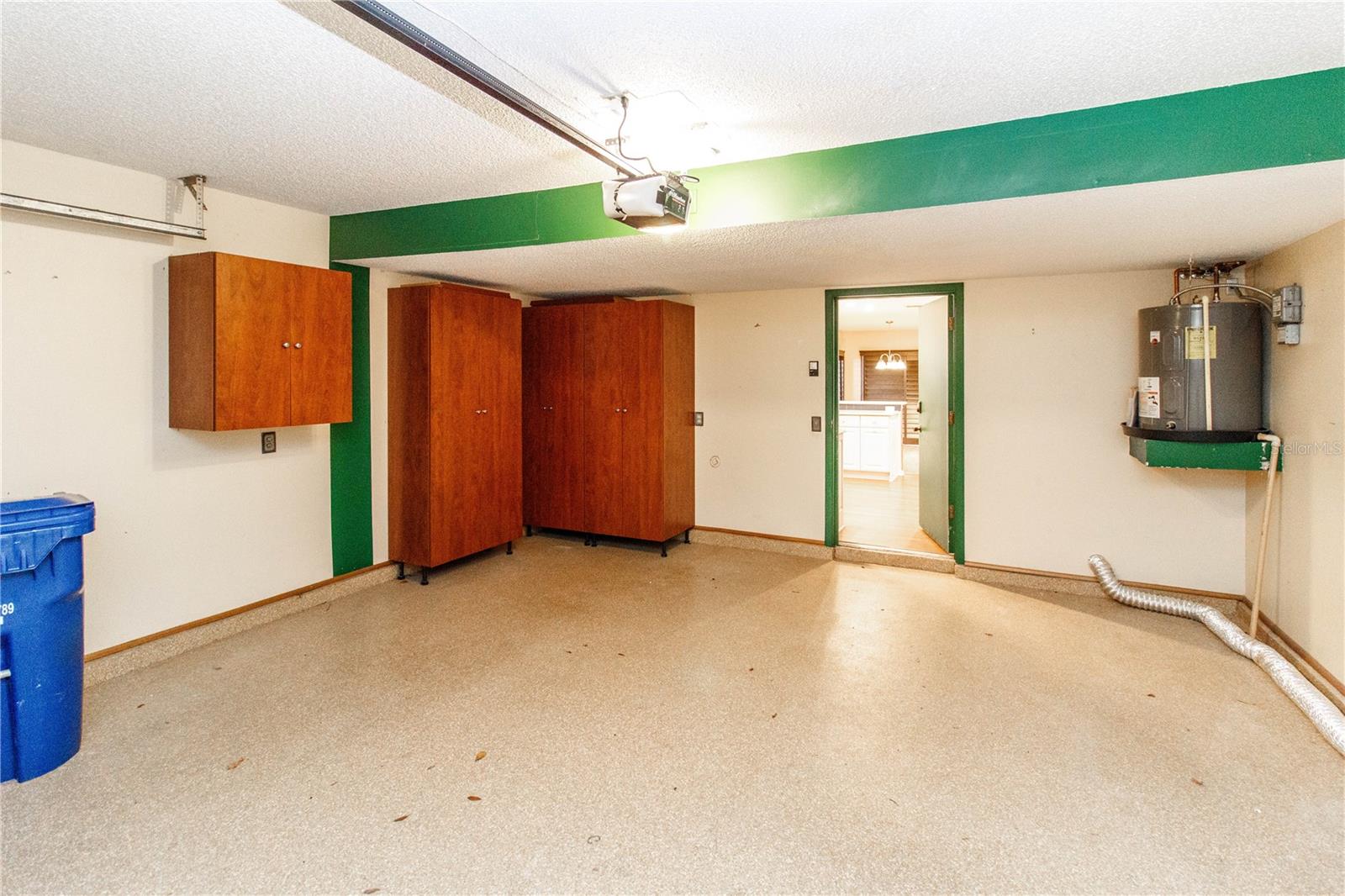 Image 23 of 49 For 2011 Arbor Drive