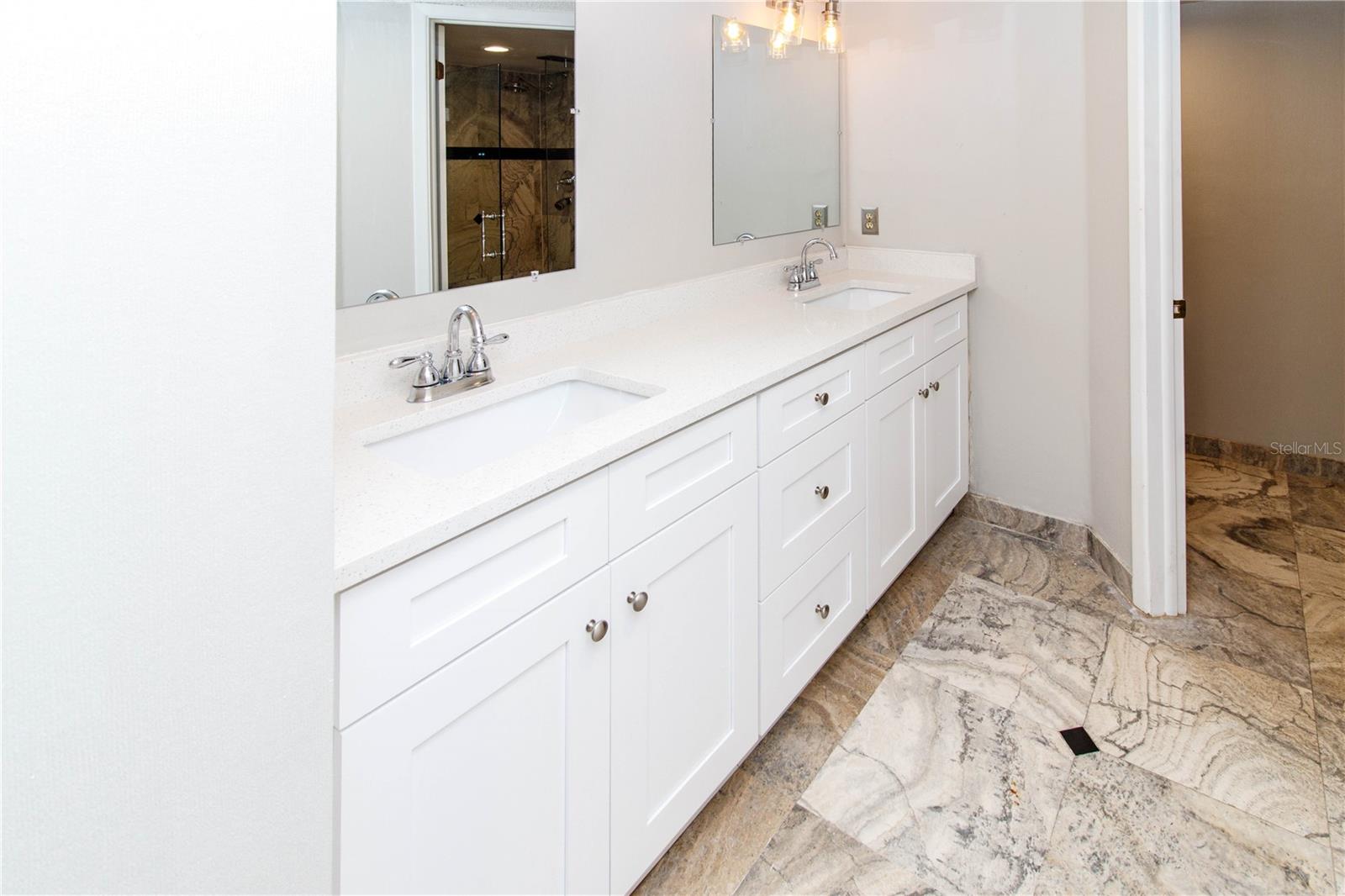 Image 34 of 49 For 2011 Arbor Drive