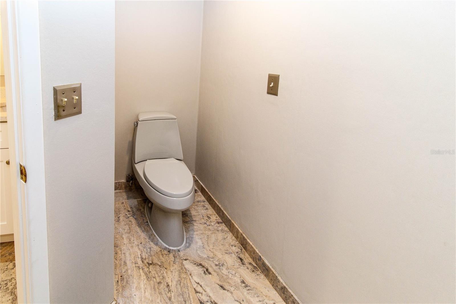 Image 36 of 49 For 2011 Arbor Drive