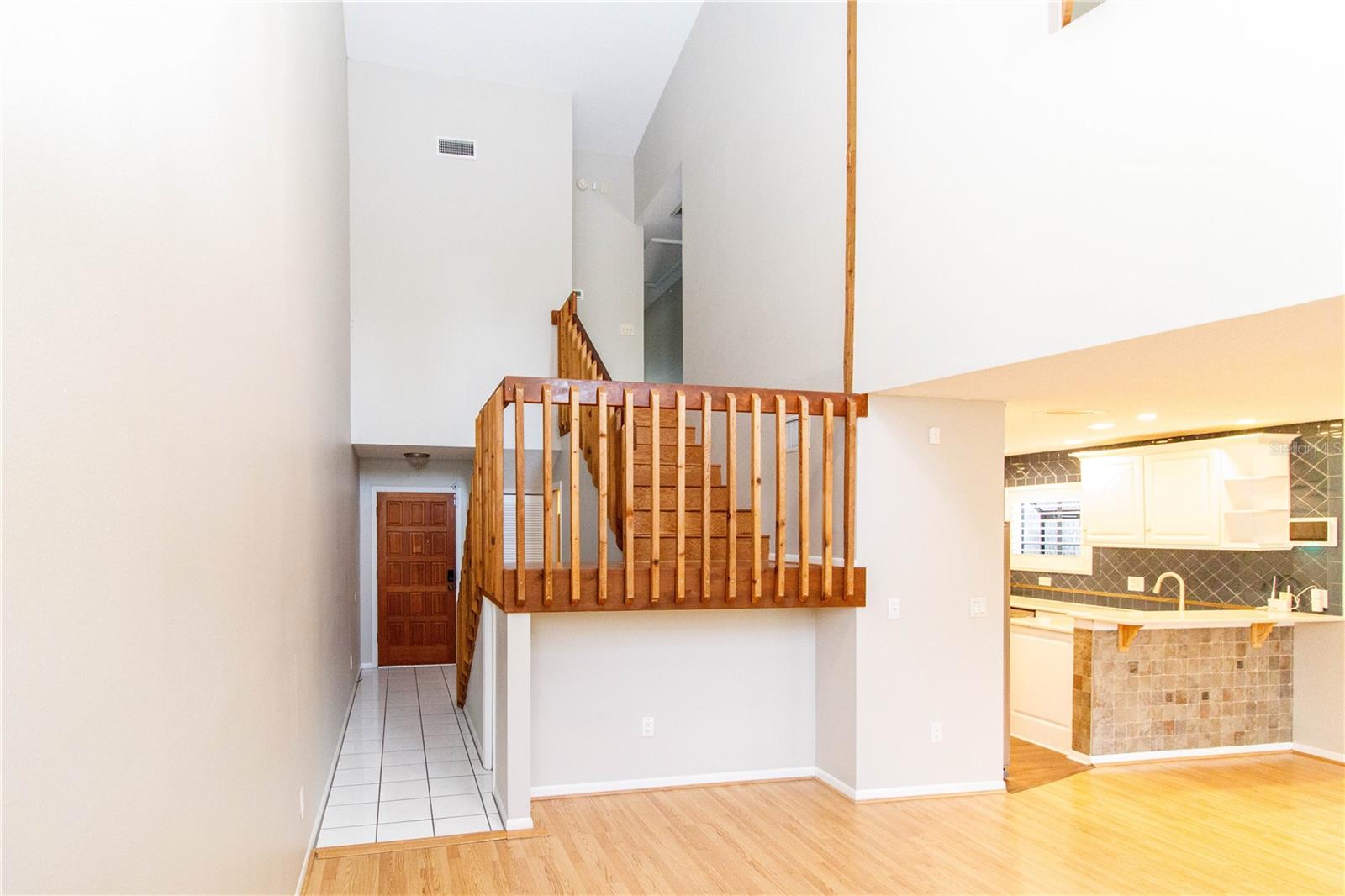 Image 6 of 49 For 2011 Arbor Drive