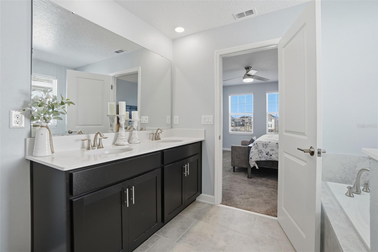 Image 15 of 25 For 11723 Apostrophe Alley