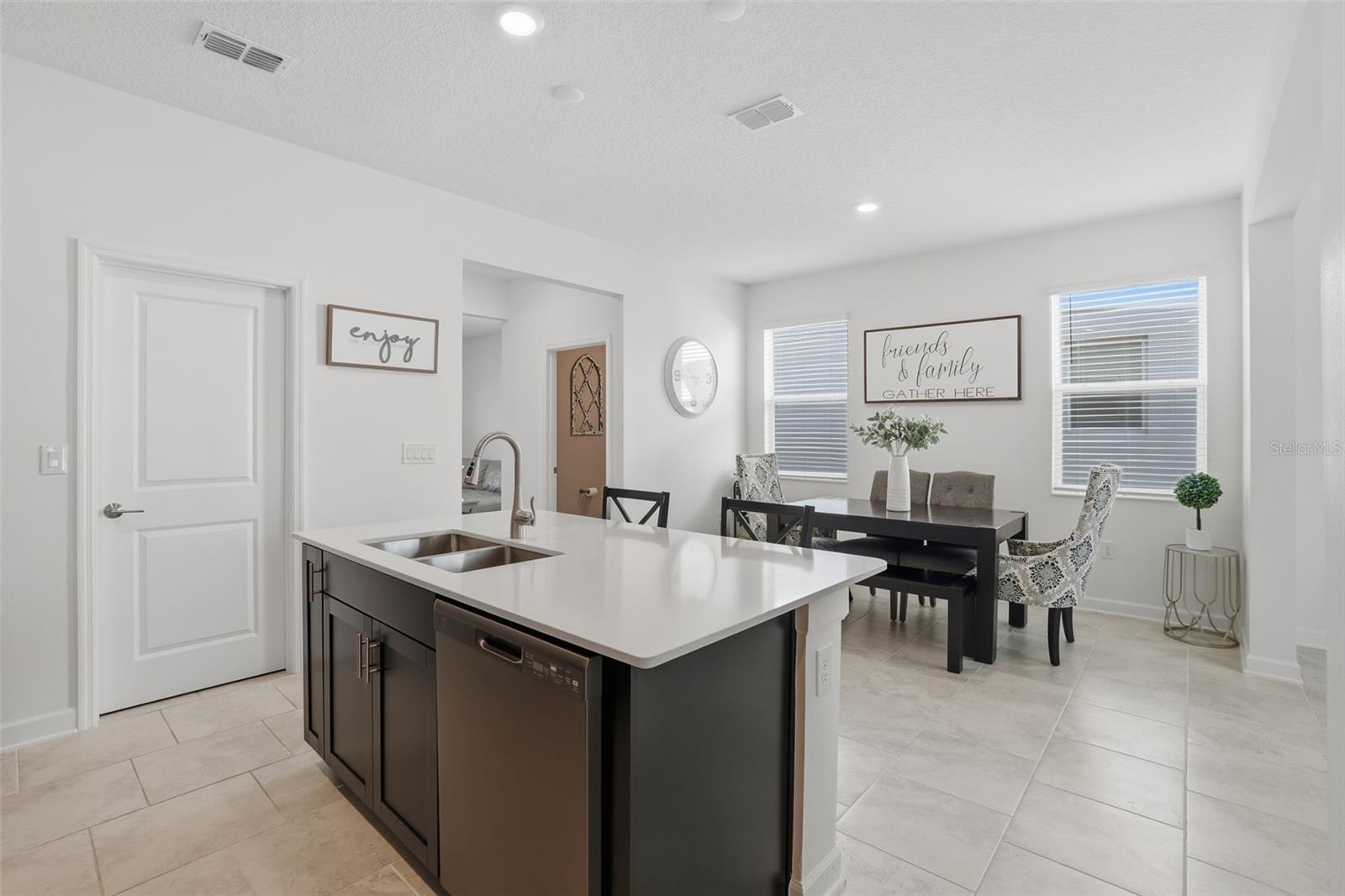 Image 6 of 25 For 11723 Apostrophe Alley