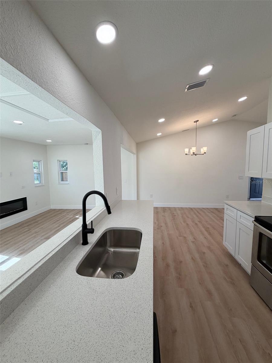 Image 6 of 15 For 5342 Broken Pine Circle