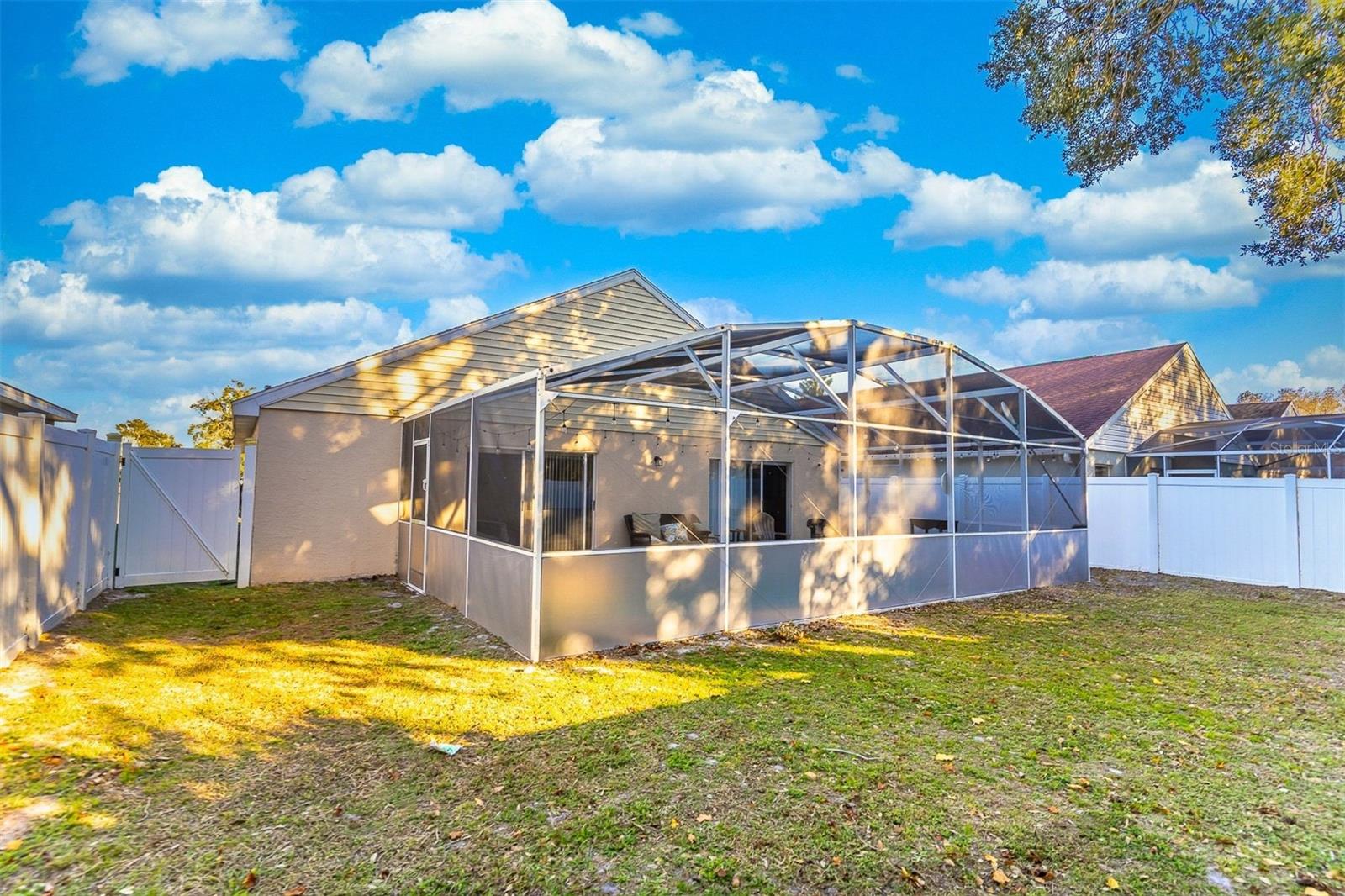 Image 19 of 35 For 2657 Chatham Circle