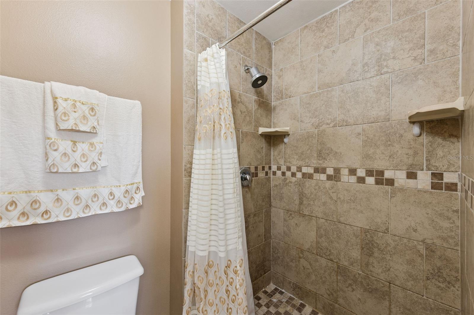 Image 19 of 25 For 2015 Corner Meadow Circle