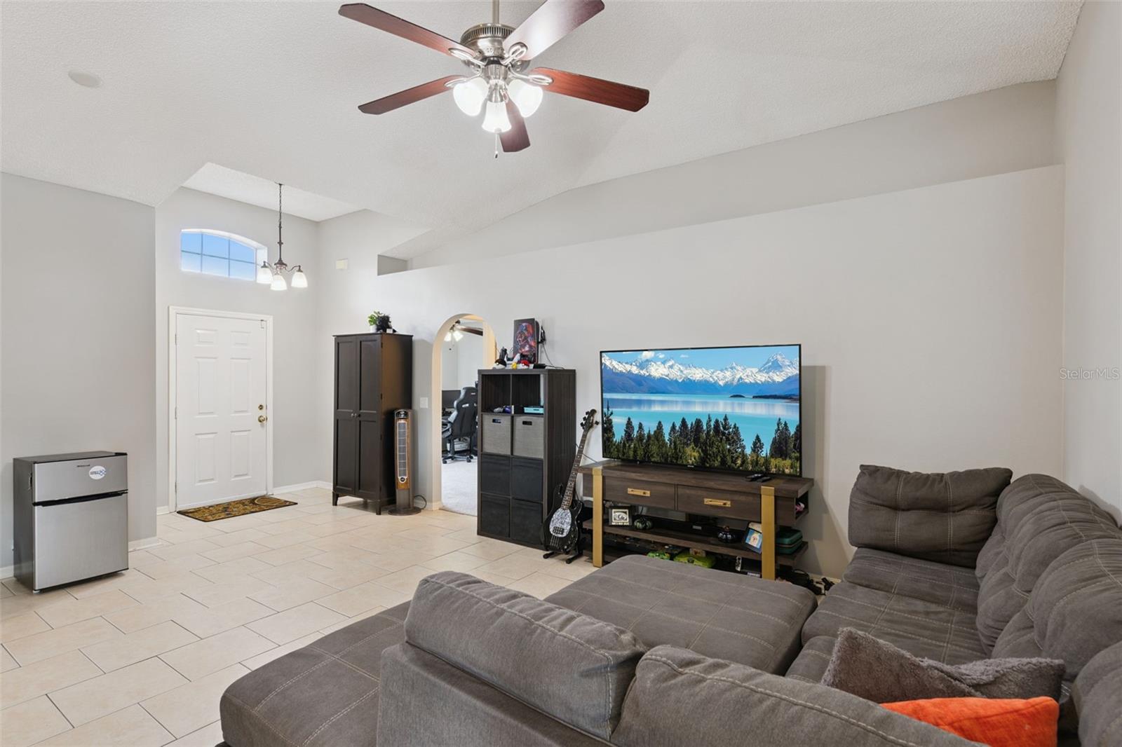 Image 3 of 25 For 2015 Corner Meadow Circle