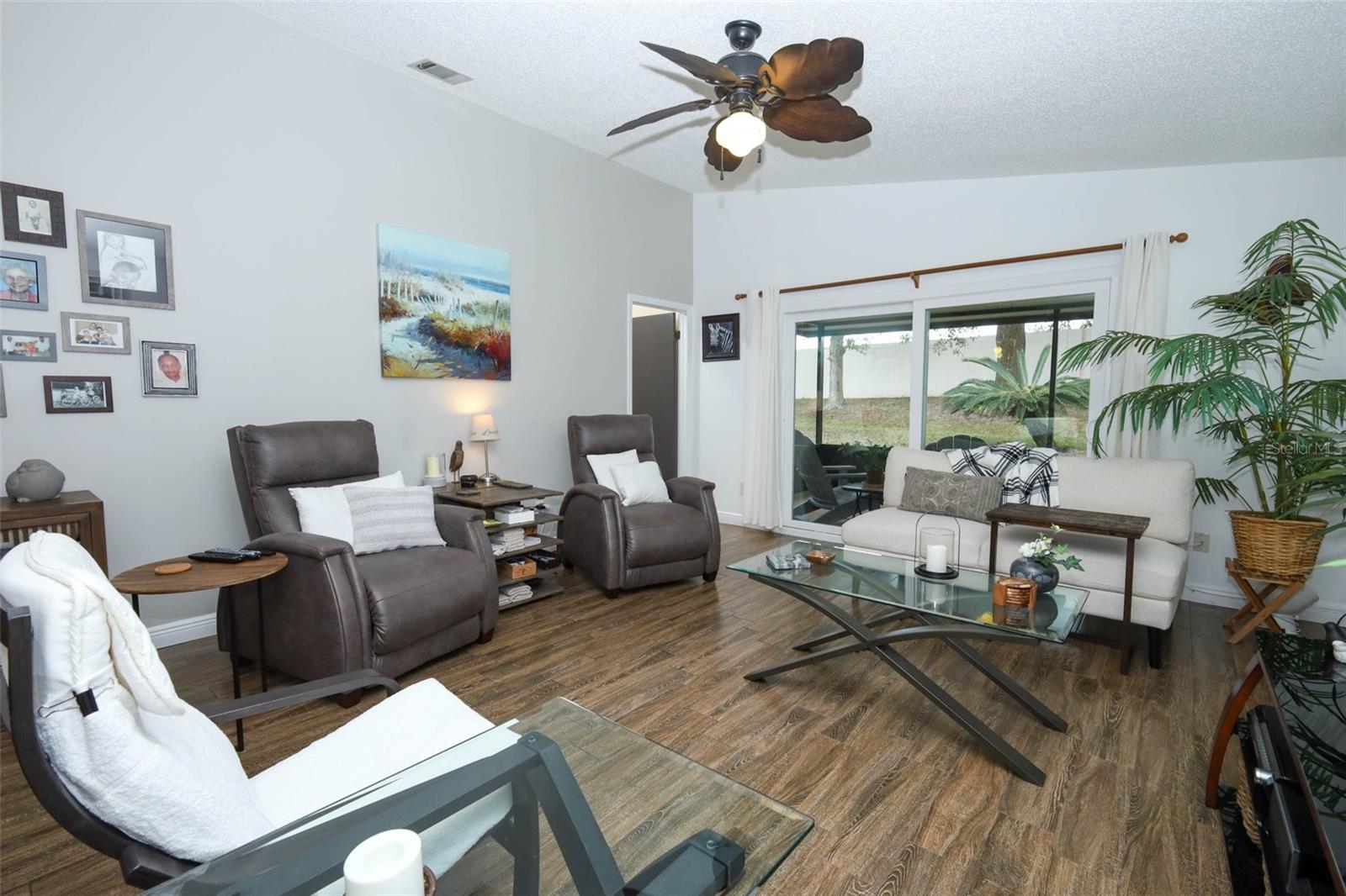 Image 11 of 40 For 949 Norfolk Court