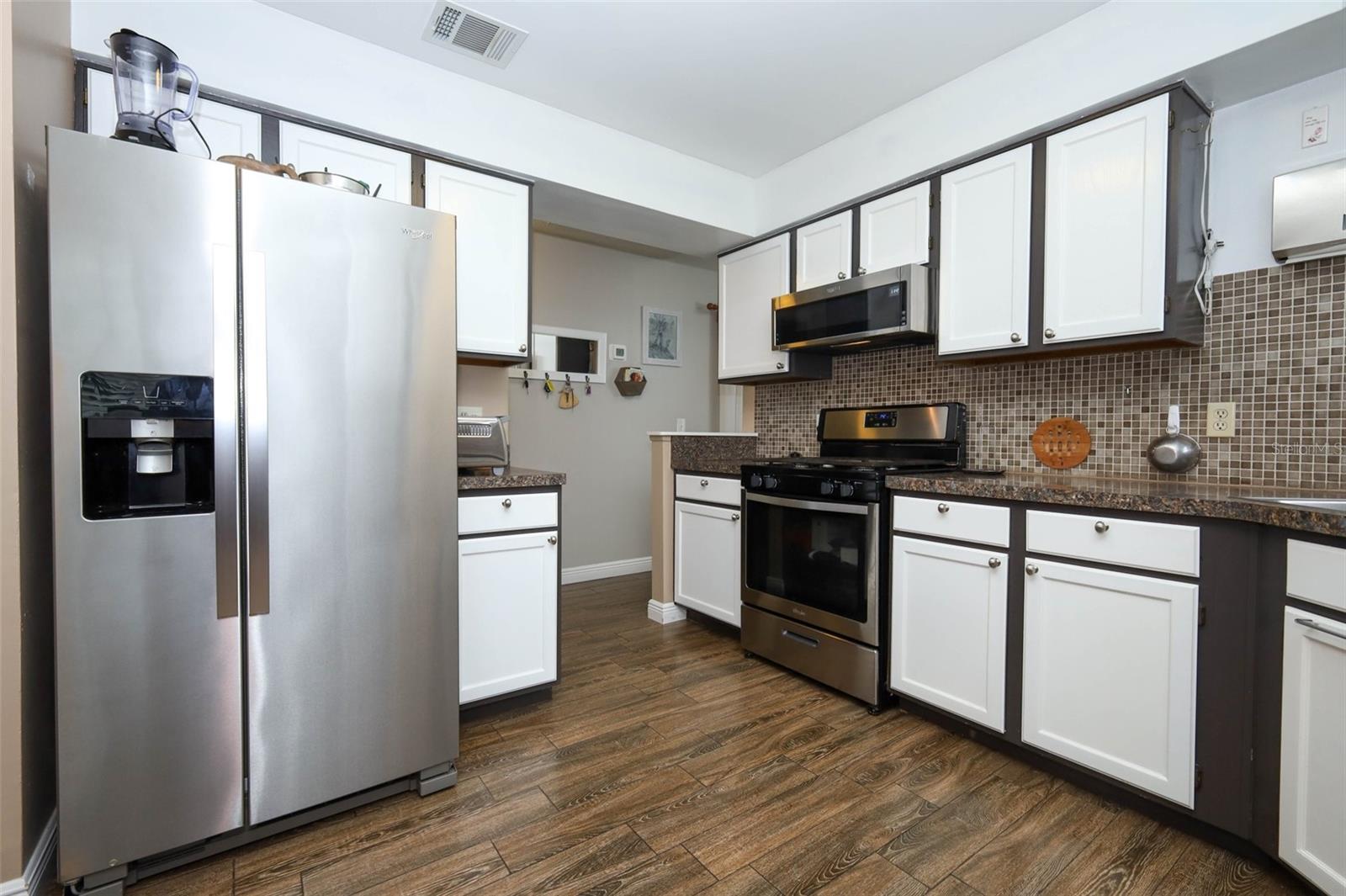 Image 13 of 40 For 949 Norfolk Court