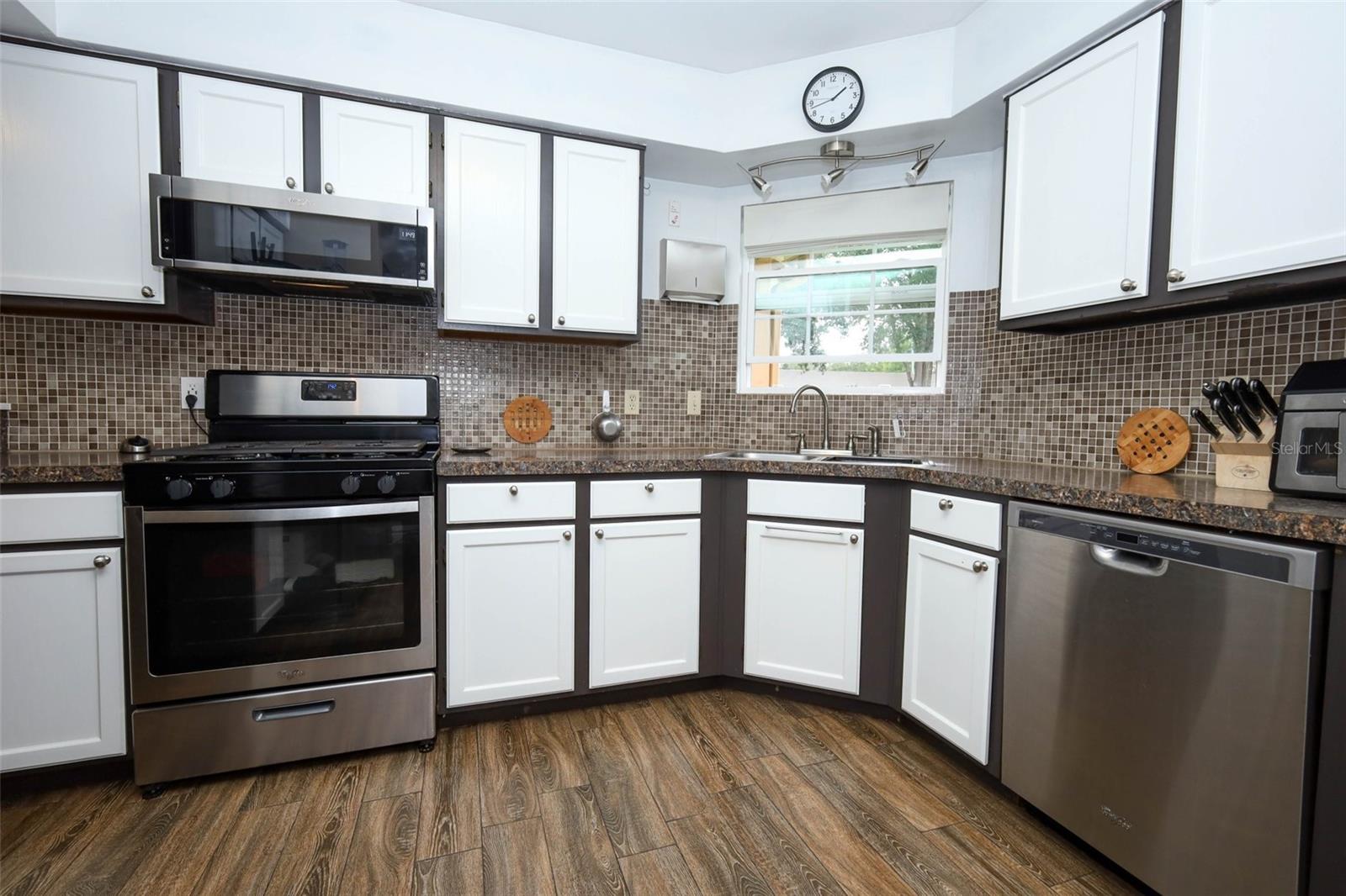 Image 14 of 40 For 949 Norfolk Court