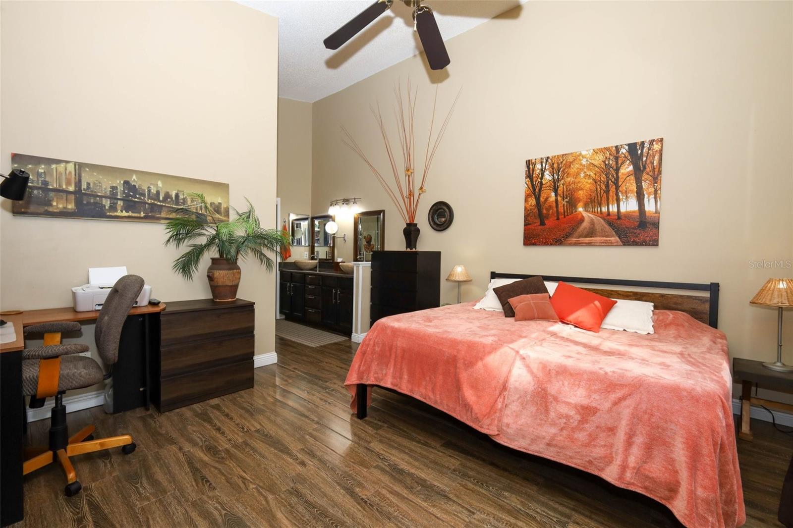 Image 17 of 40 For 949 Norfolk Court