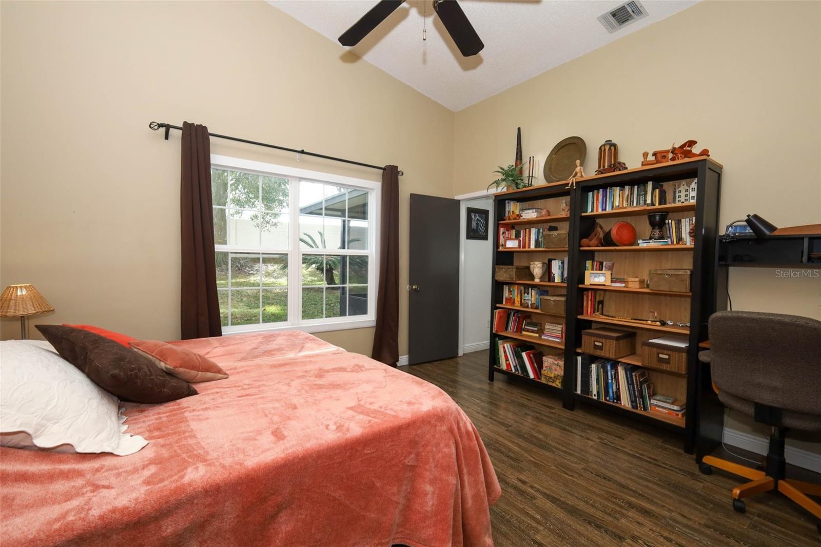 Image 19 of 40 For 949 Norfolk Court