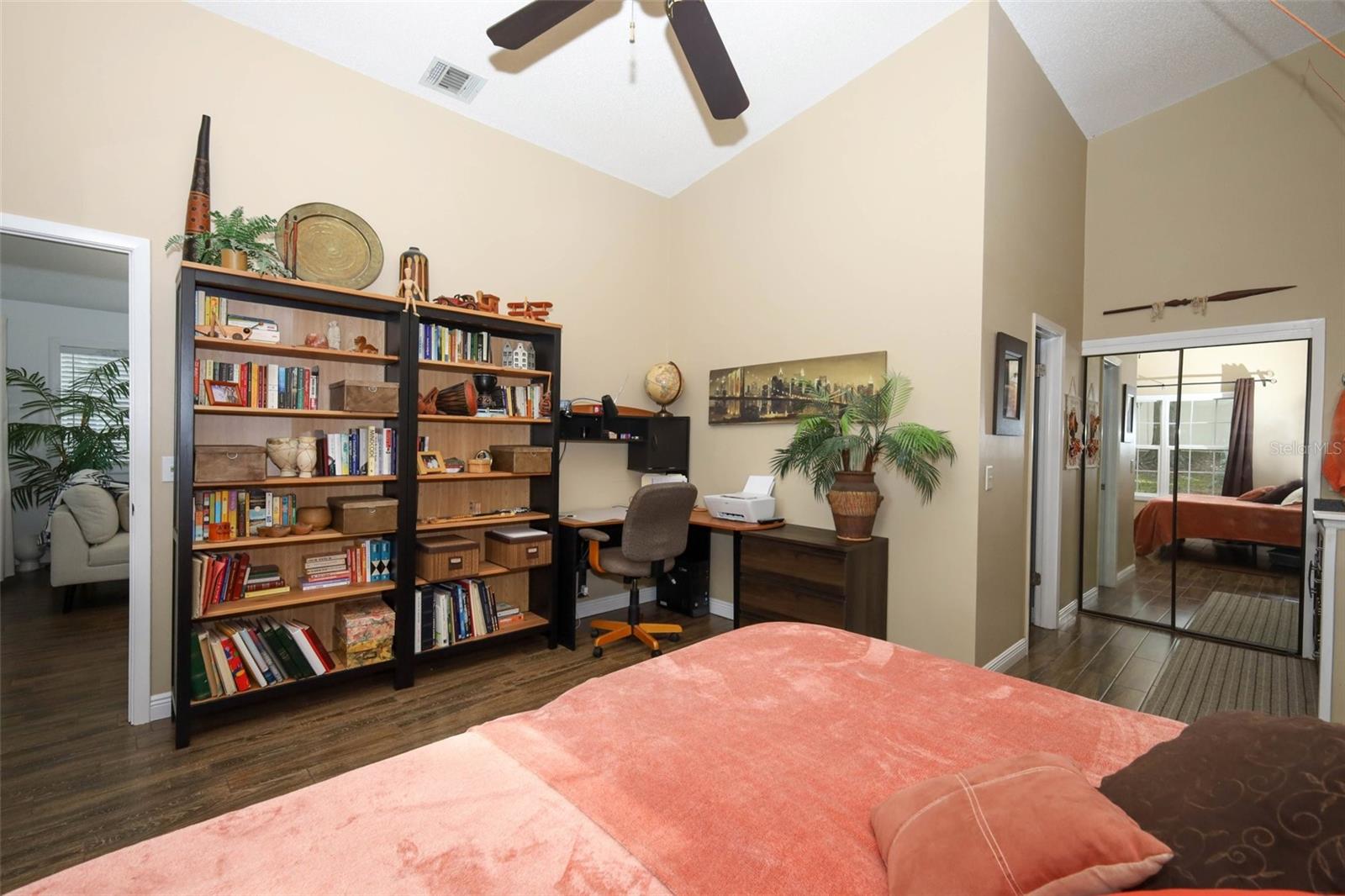 Image 20 of 40 For 949 Norfolk Court