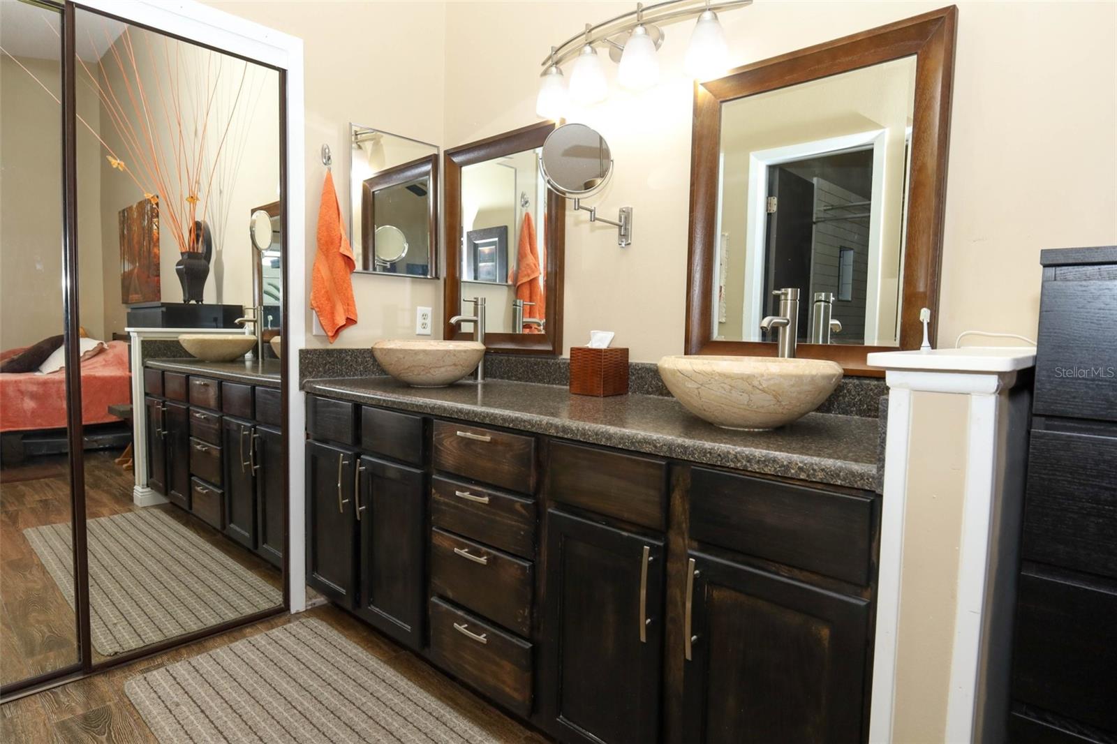 Image 21 of 40 For 949 Norfolk Court