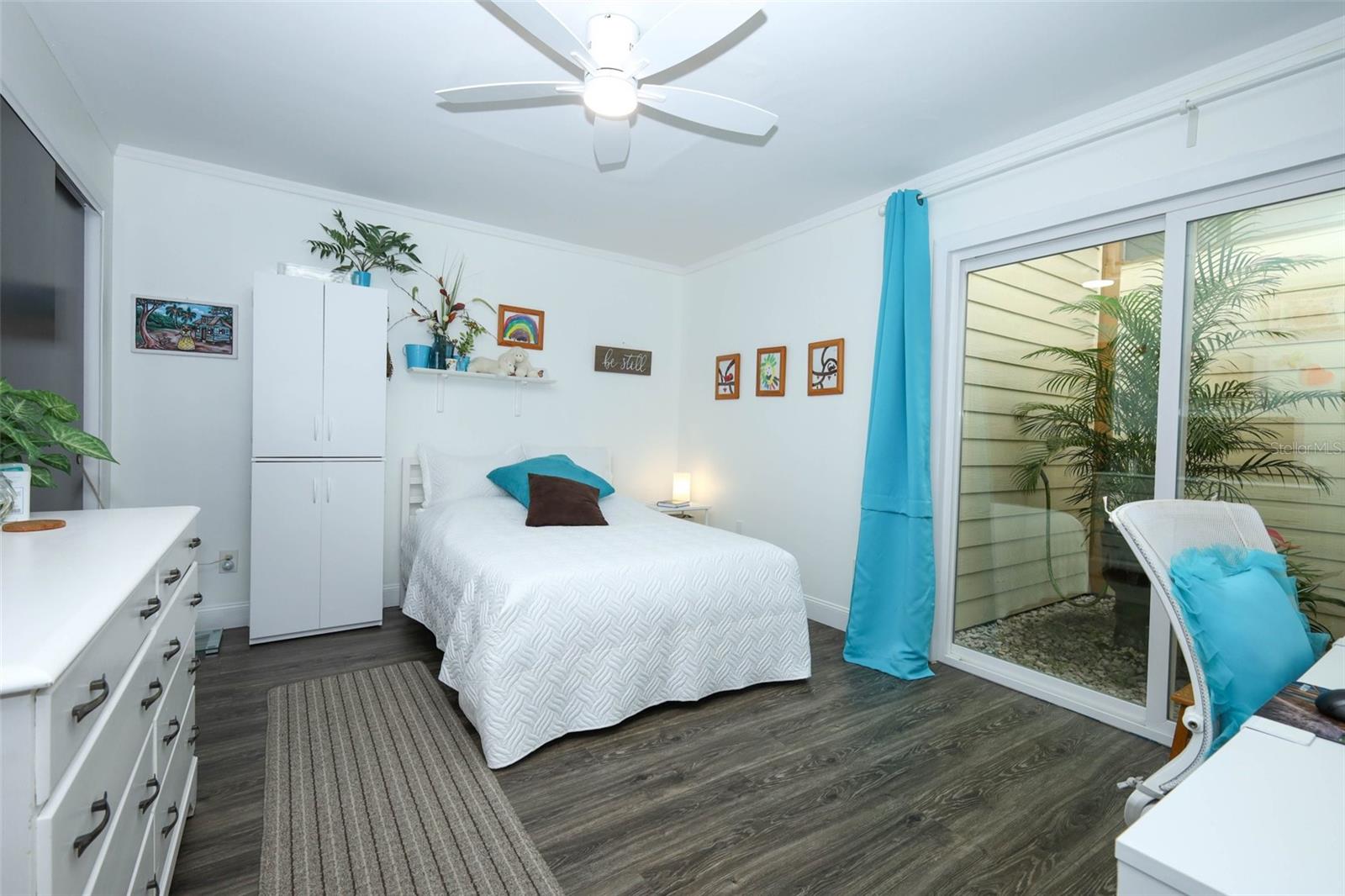 Image 23 of 40 For 949 Norfolk Court