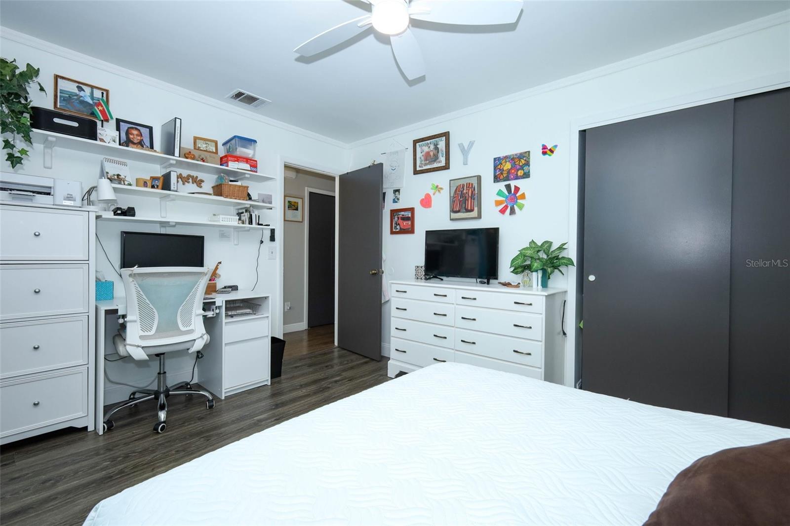 Image 25 of 40 For 949 Norfolk Court