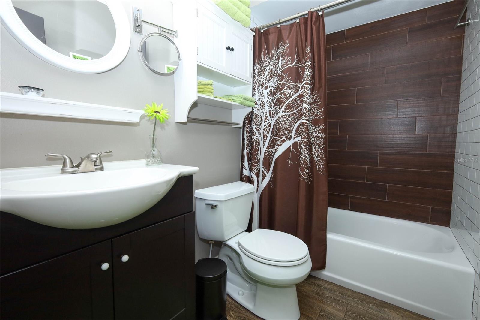 Image 26 of 40 For 949 Norfolk Court