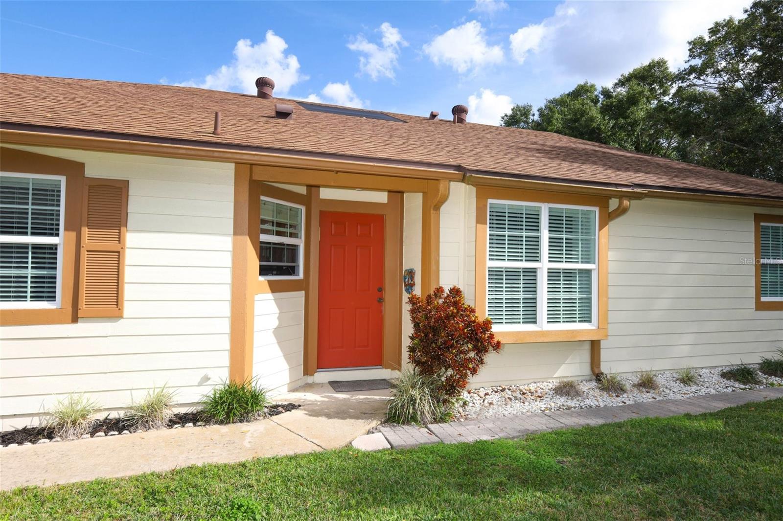 Image 4 of 40 For 949 Norfolk Court