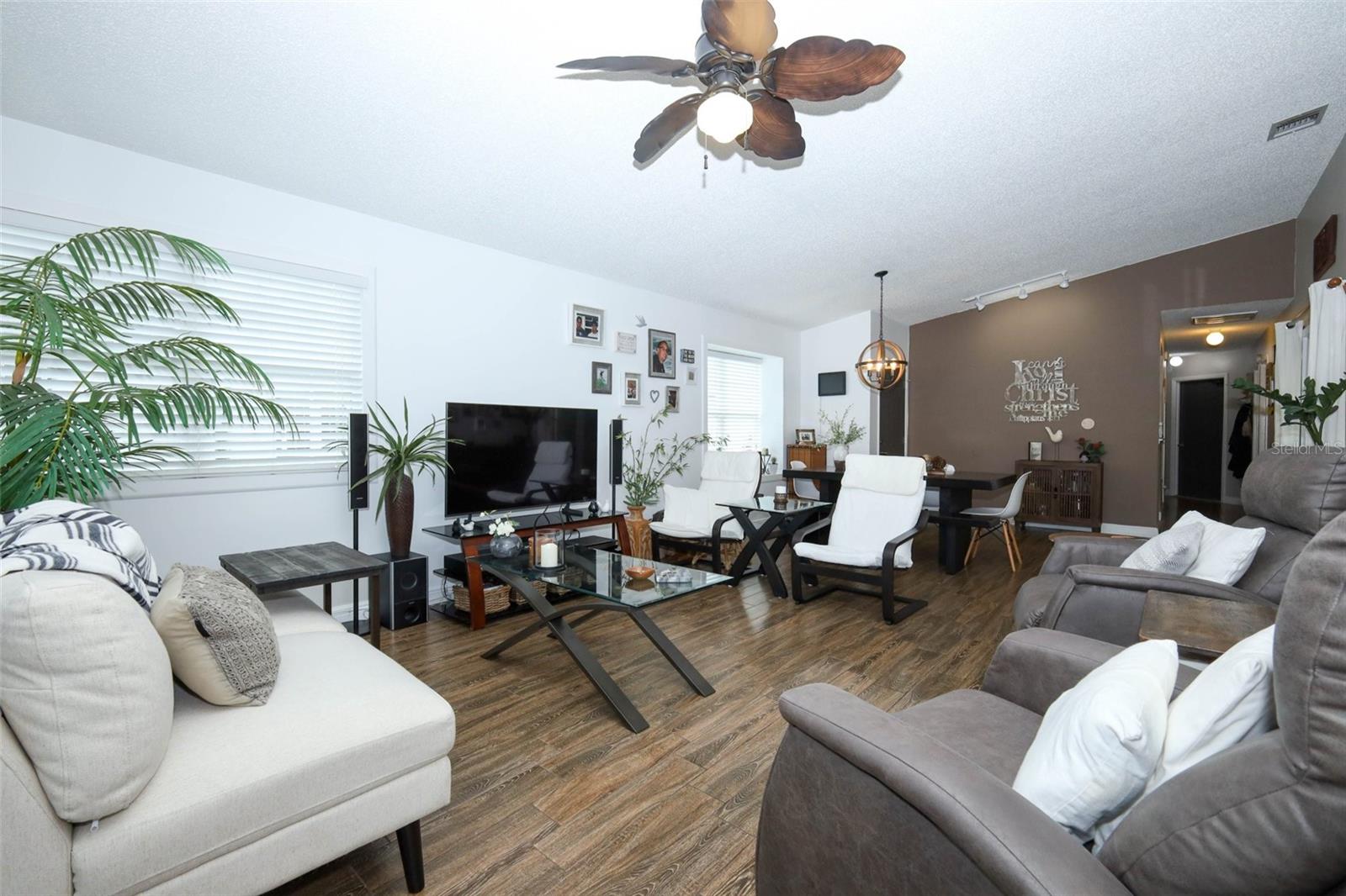 Image 9 of 40 For 949 Norfolk Court