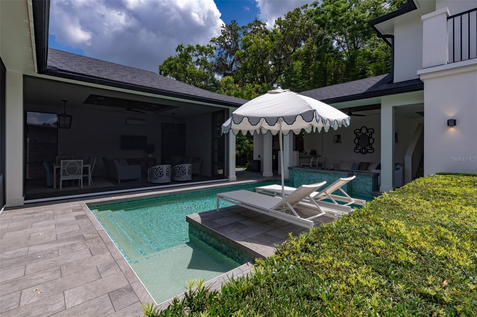 Image 15 of 55 For 851 Park Lake Court