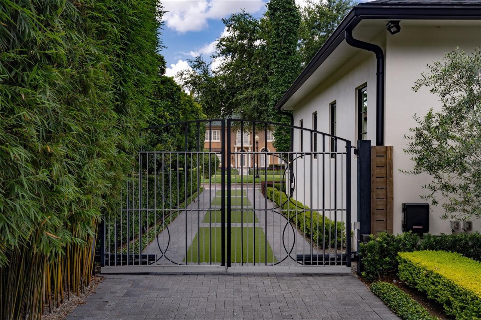 Image 17 of 55 For 851 Park Lake Court