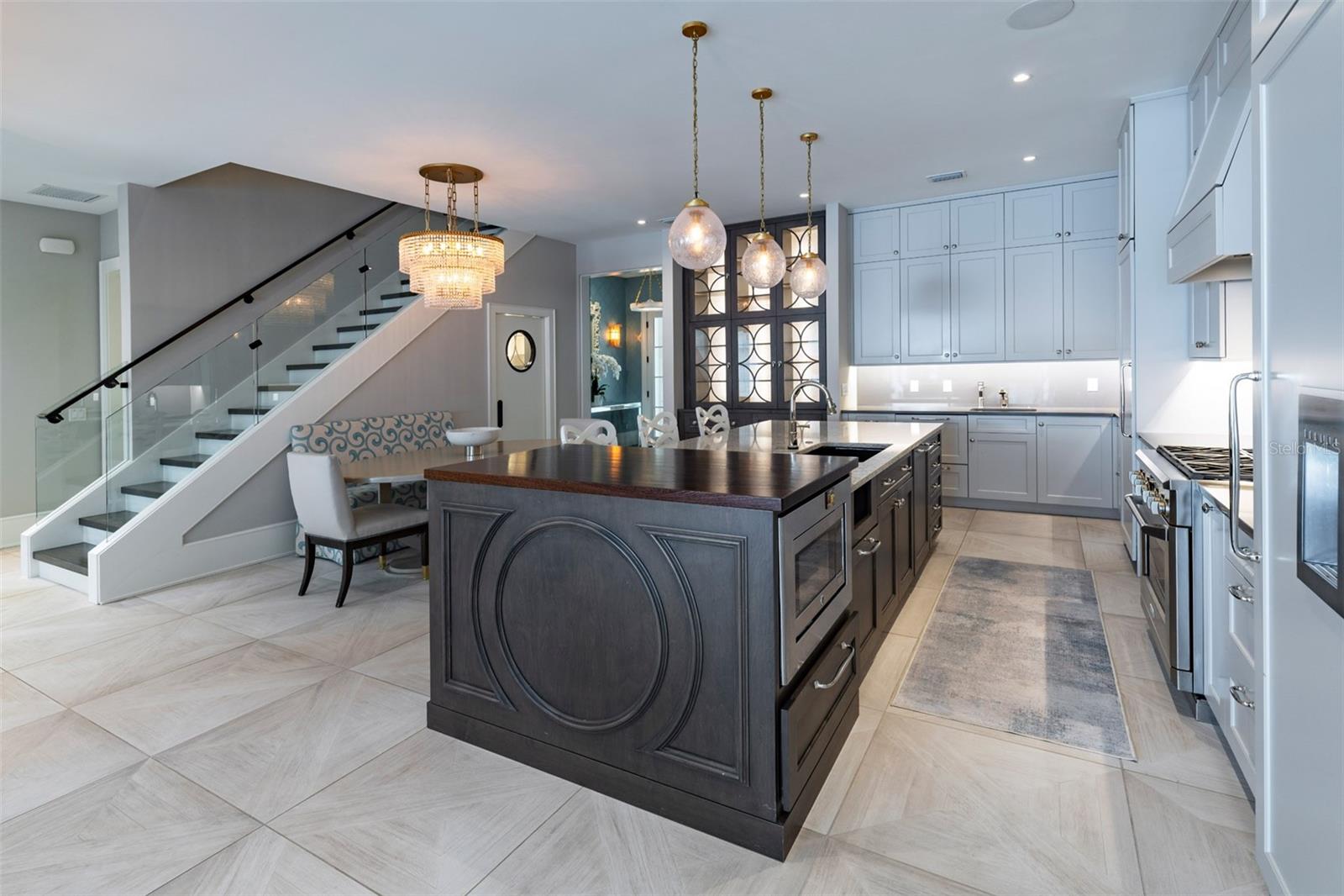 Image 21 of 55 For 851 Park Lake Court