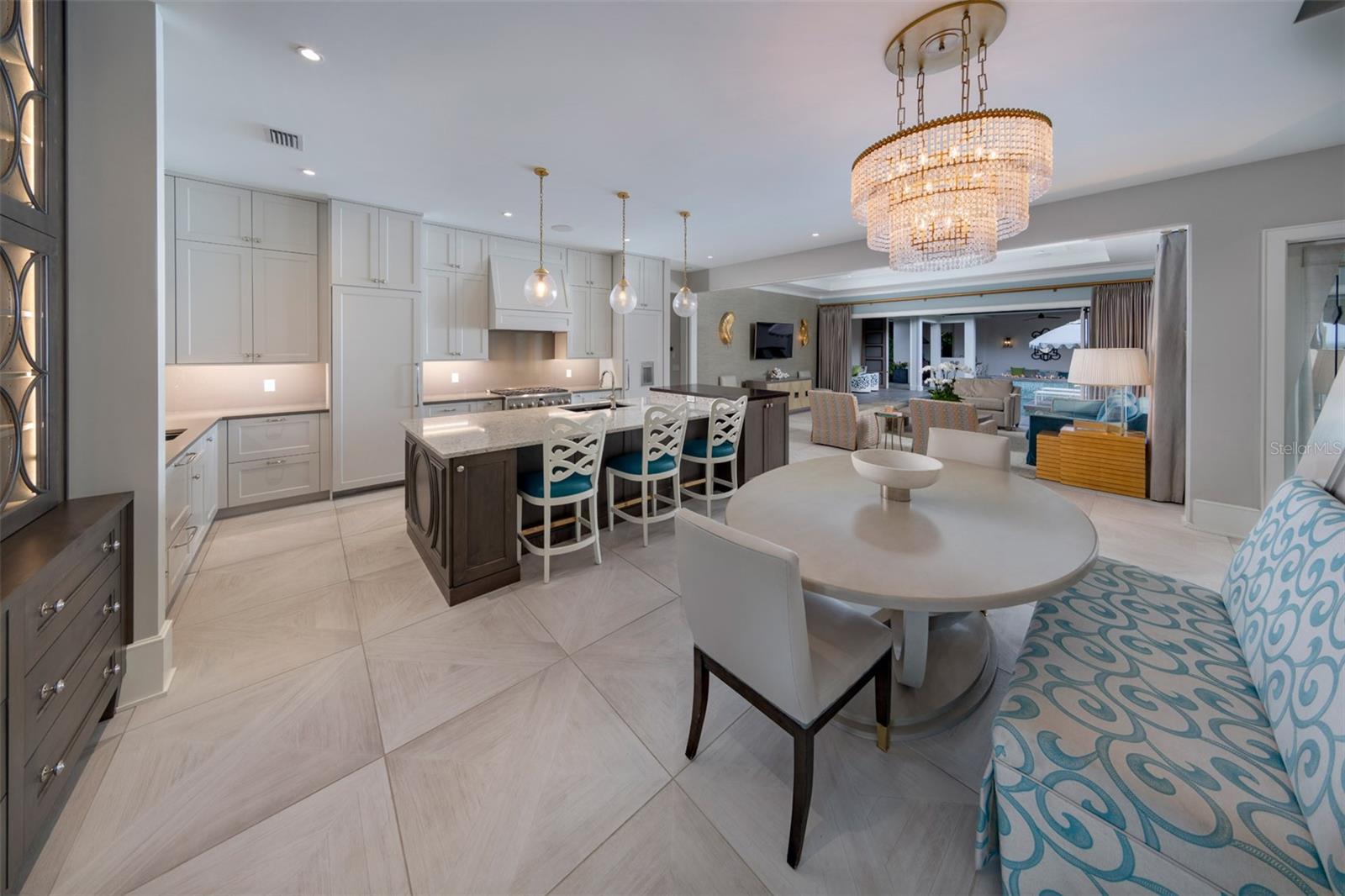 Image 23 of 55 For 851 Park Lake Court