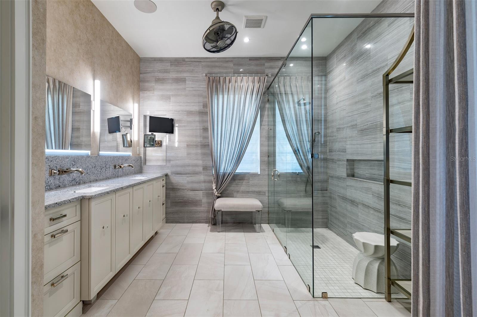 Image 32 of 55 For 851 Park Lake Court