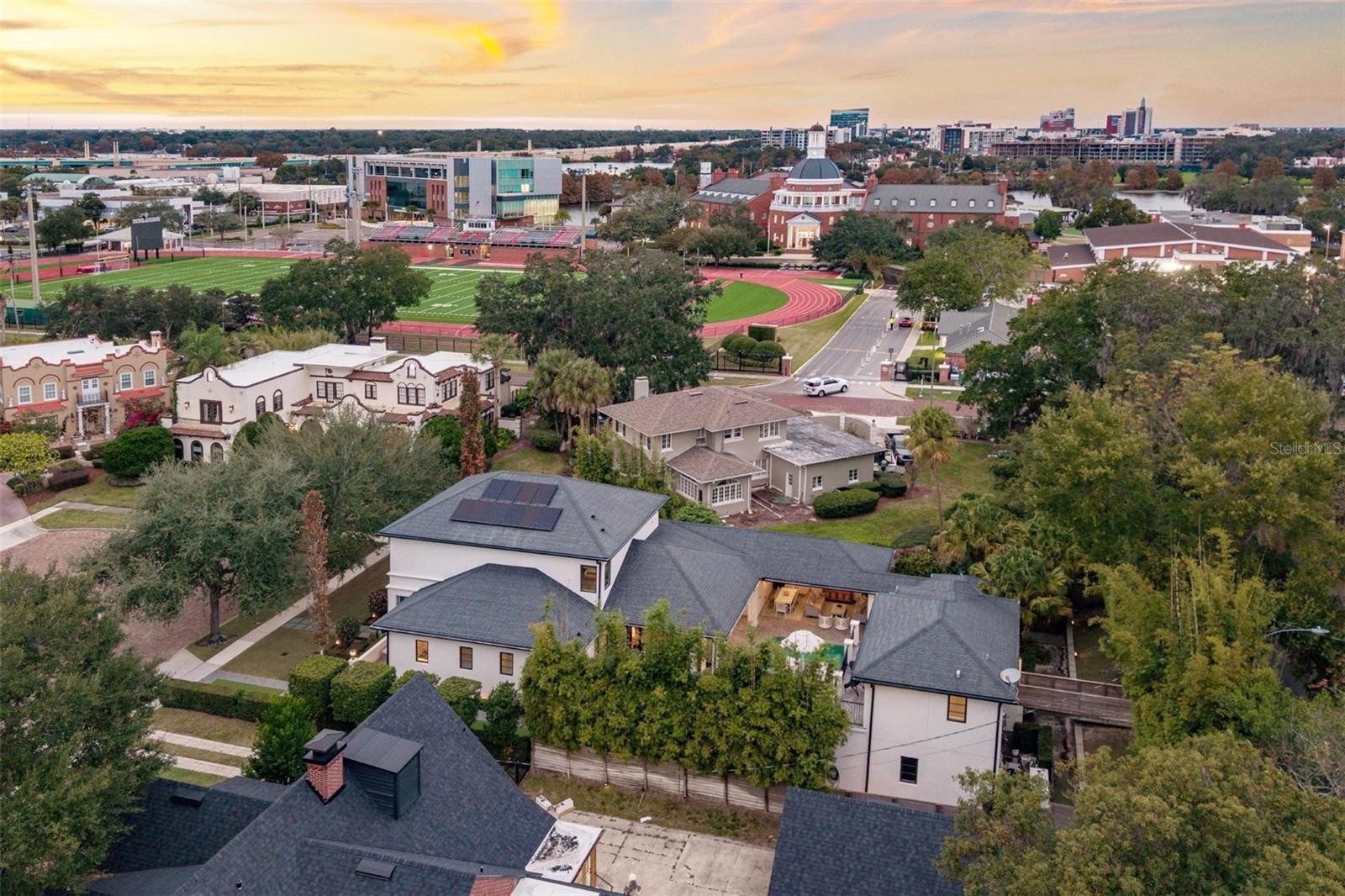 Image 4 of 55 For 851 Park Lake Court