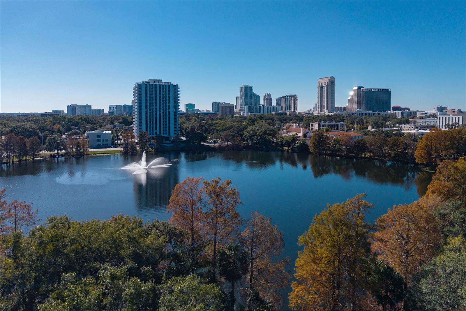 Image 5 of 55 For 851 Park Lake Court