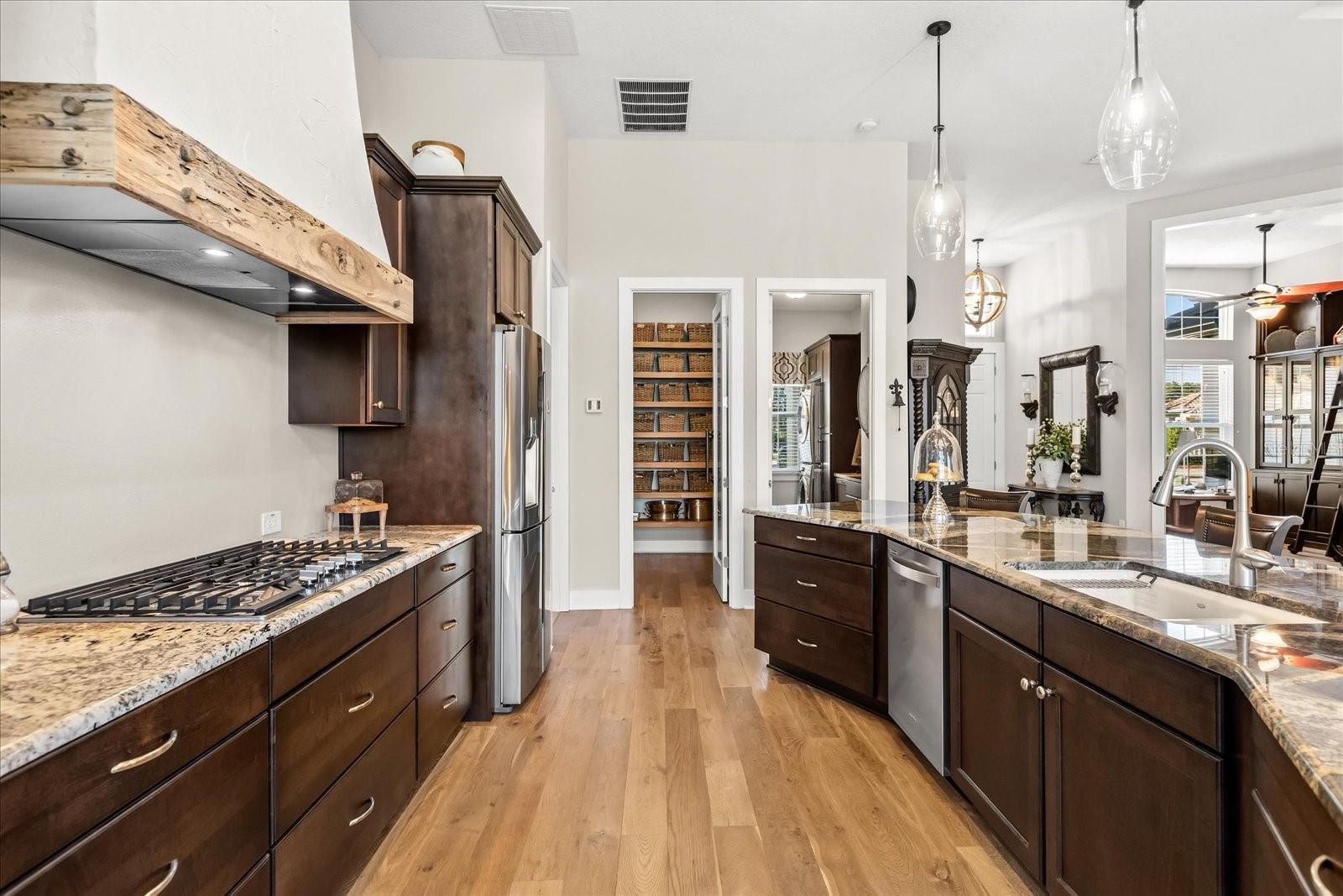 Image 17 of 51 For 25920 Roundabout Point