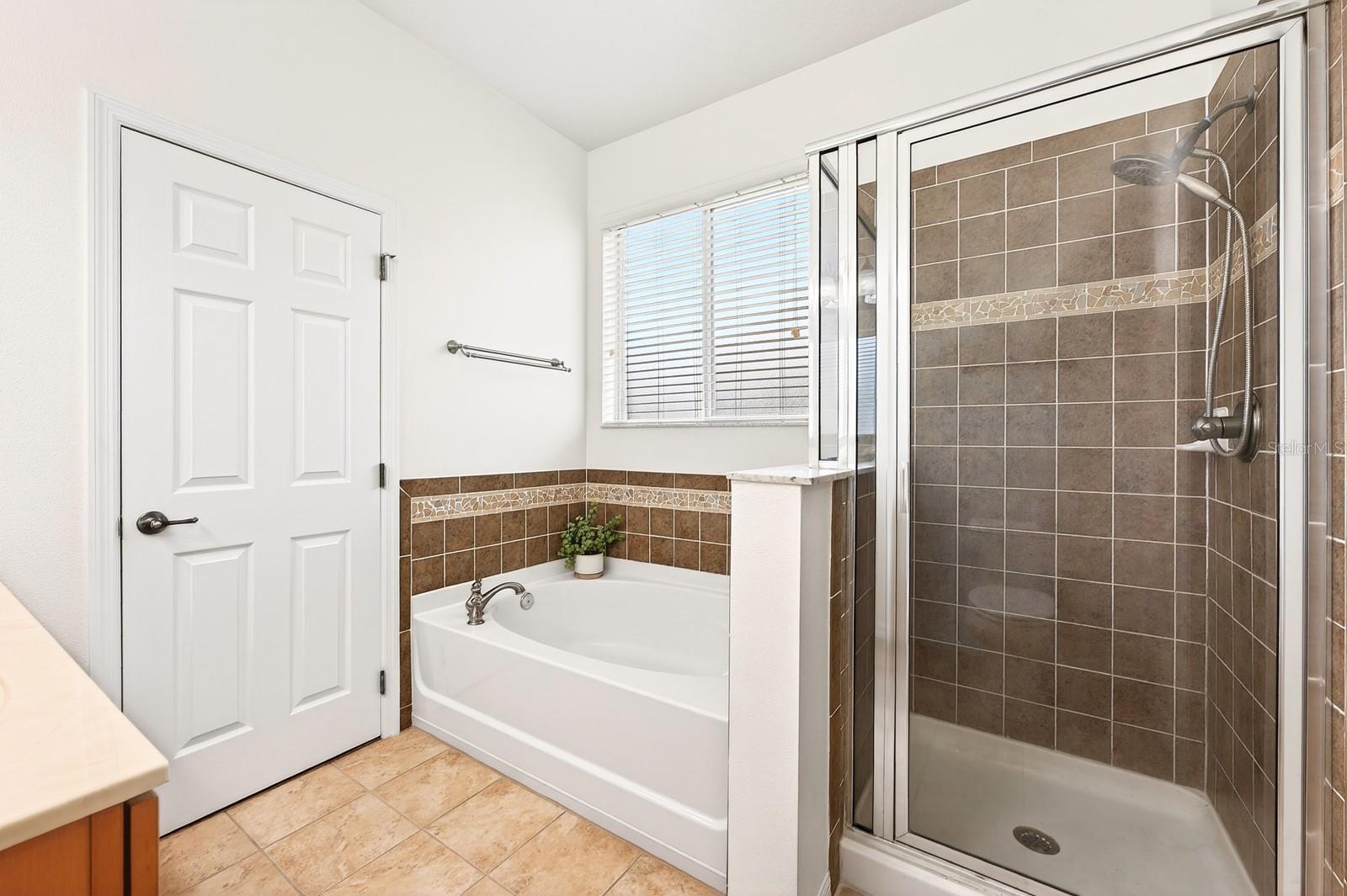 Image 17 of 34 For 13805 Tea Rose Drive