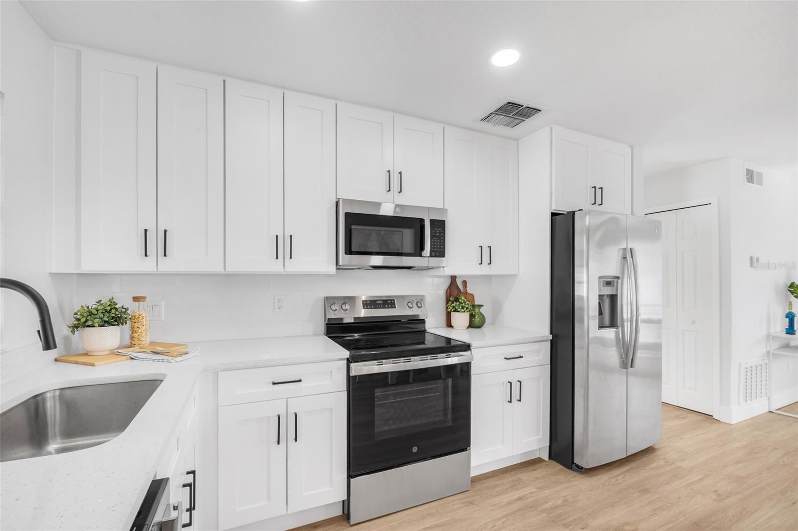 Image 11 of 33 For 3804 Anthony Lane