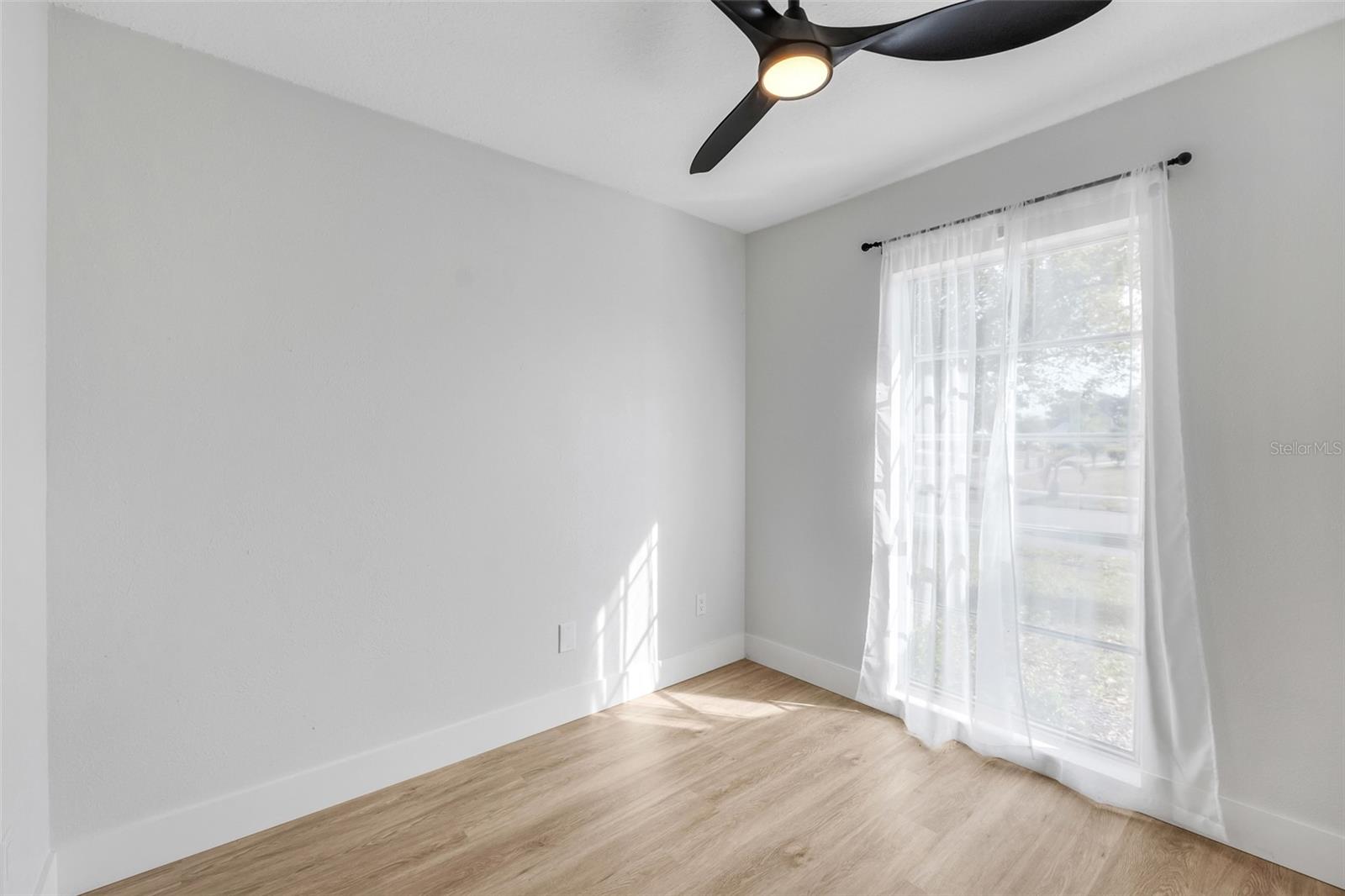 Image 16 of 33 For 3804 Anthony Lane