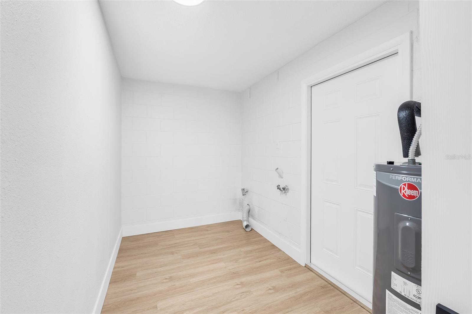 Image 26 of 33 For 3804 Anthony Lane