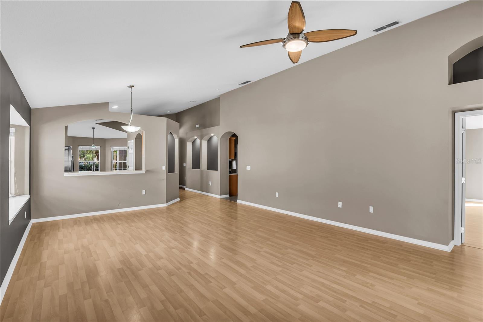 Image 13 of 39 For 8411 Port Lancashire Drive