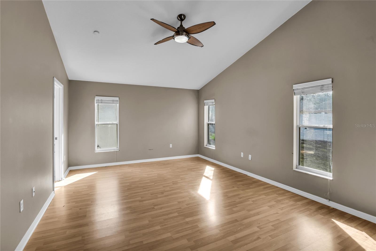 Image 17 of 39 For 8411 Port Lancashire Drive