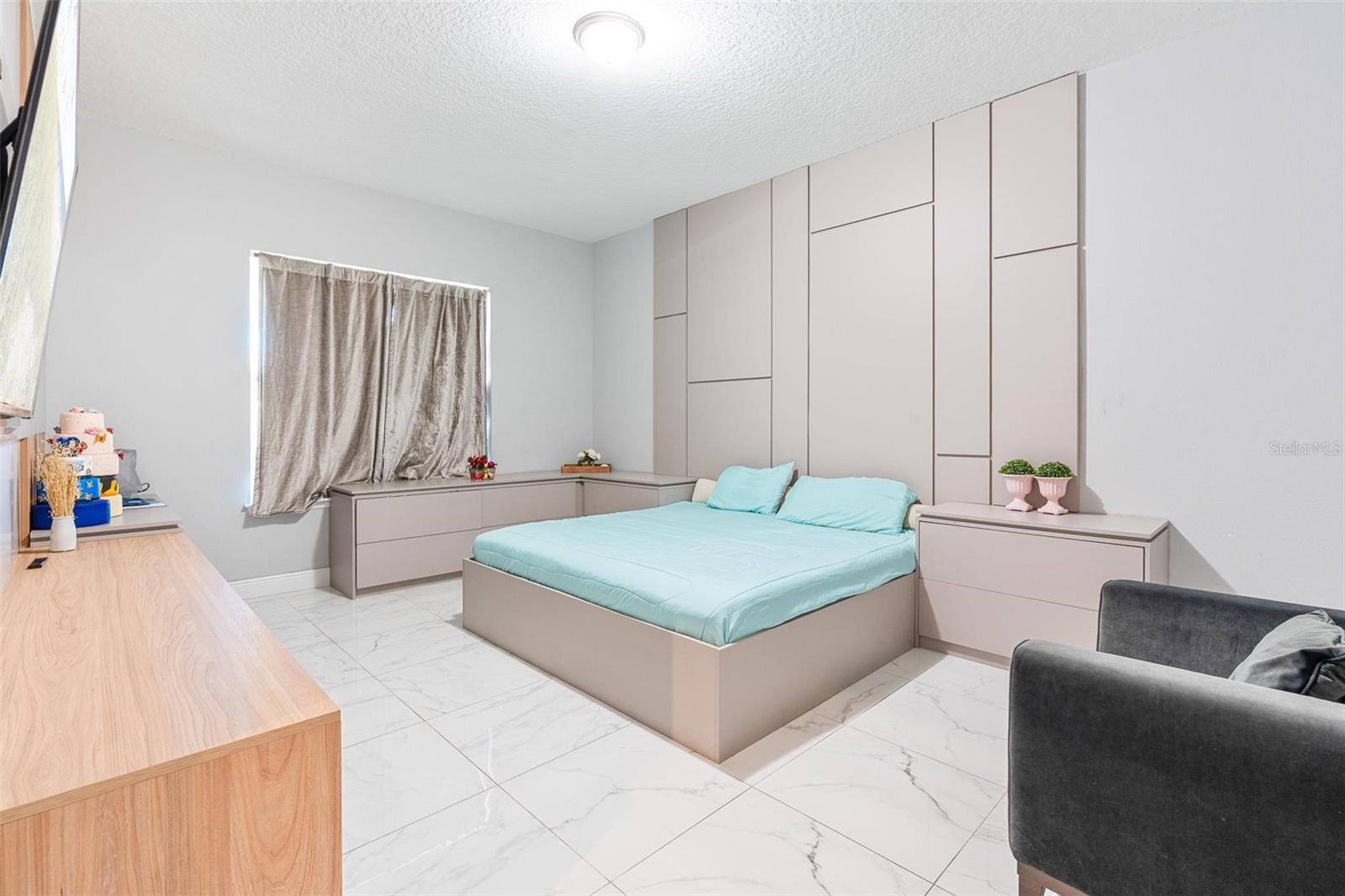 Image 24 of 59 For 8324 Ludington Circle