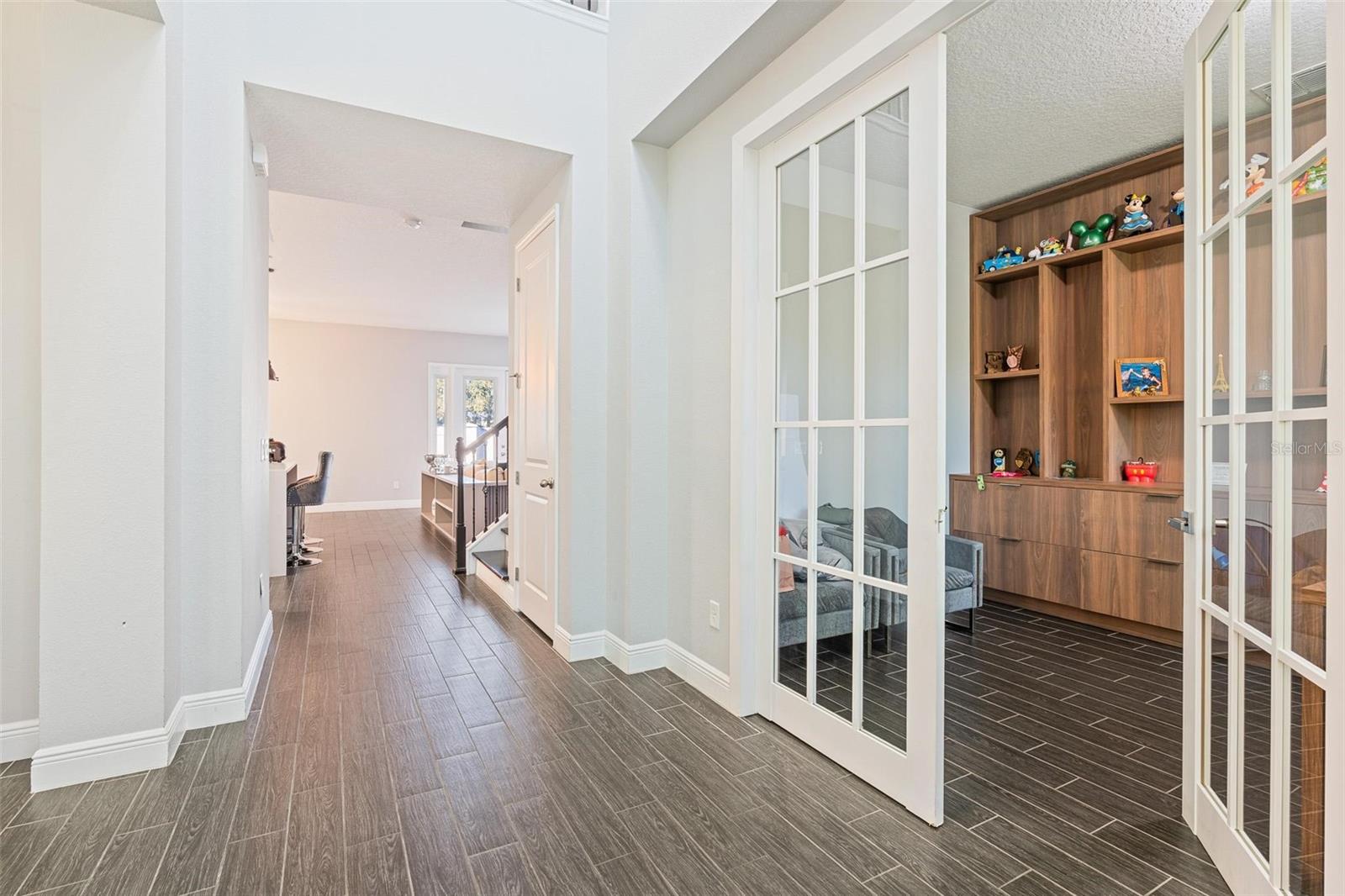 Image 5 of 59 For 8324 Ludington Circle