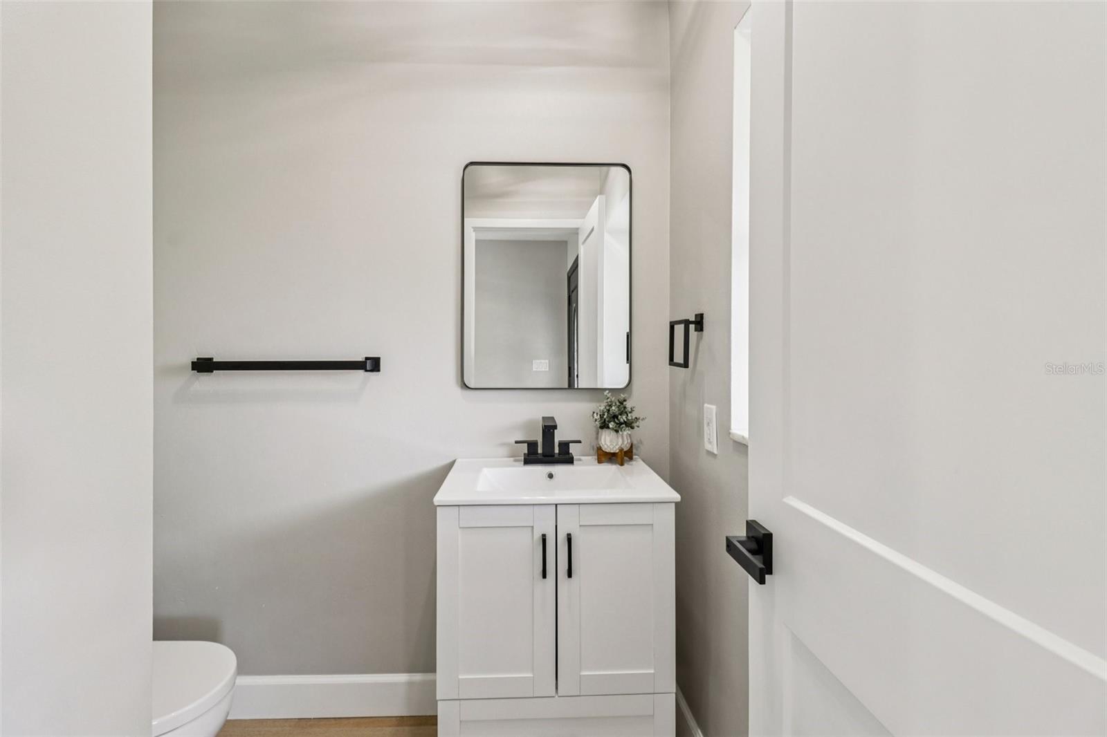 Image 11 of 85 For 610 Spring Valley Road