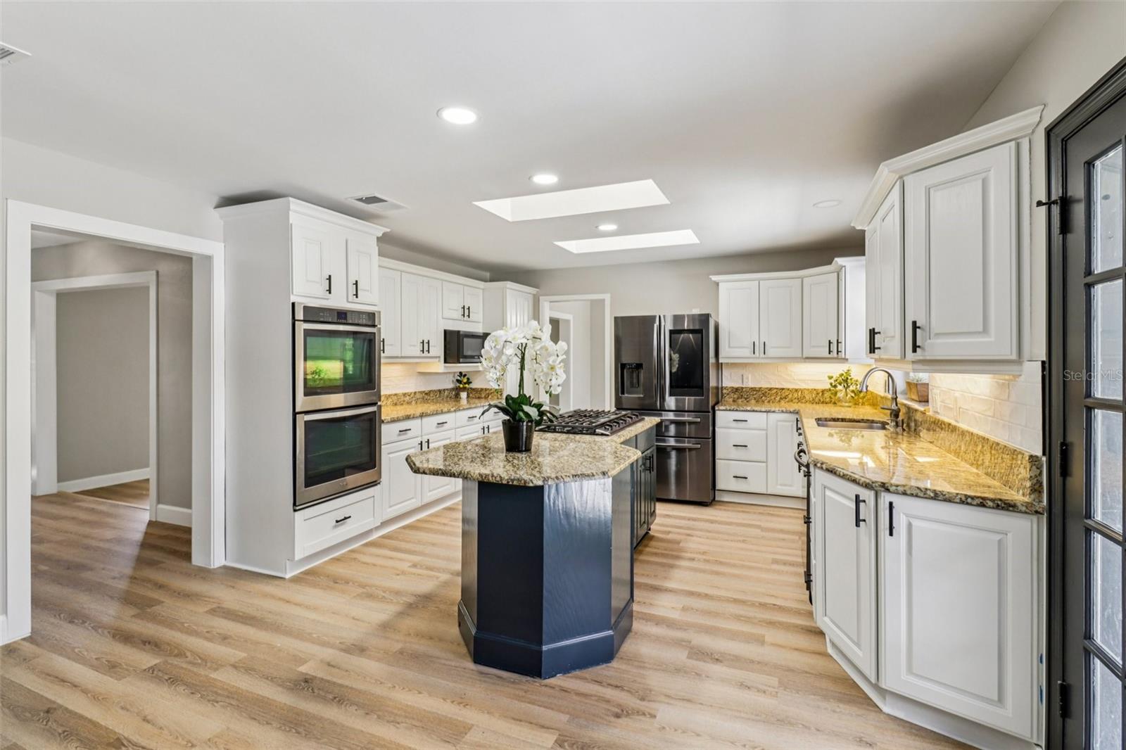 Image 15 of 85 For 610 Spring Valley Road