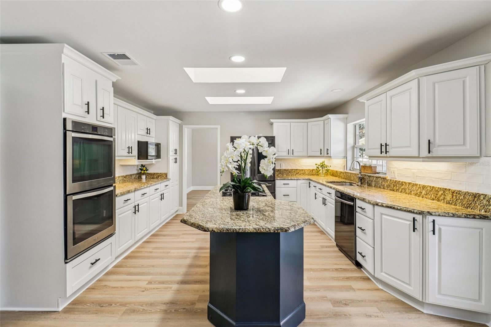 Image 17 of 85 For 610 Spring Valley Road